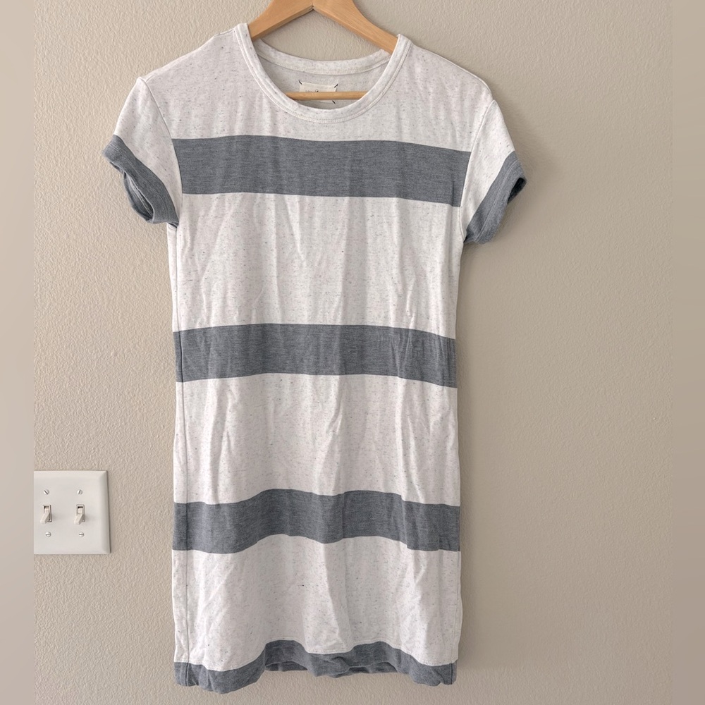 Lou & Grey t-shirt dress- size XS- grey and white